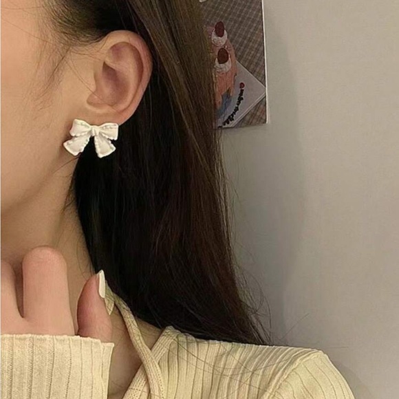 White Bow Stud Earrings - Picture 4 of 4